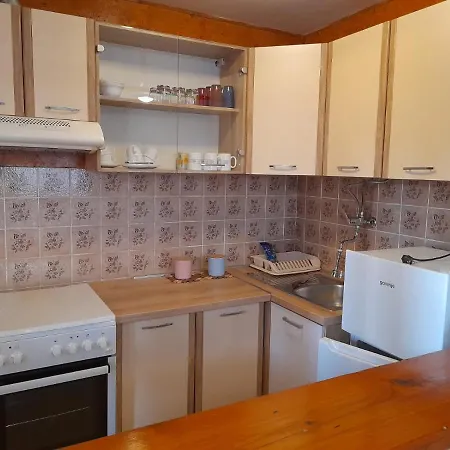 App Mladenka Novigrad (Istria)